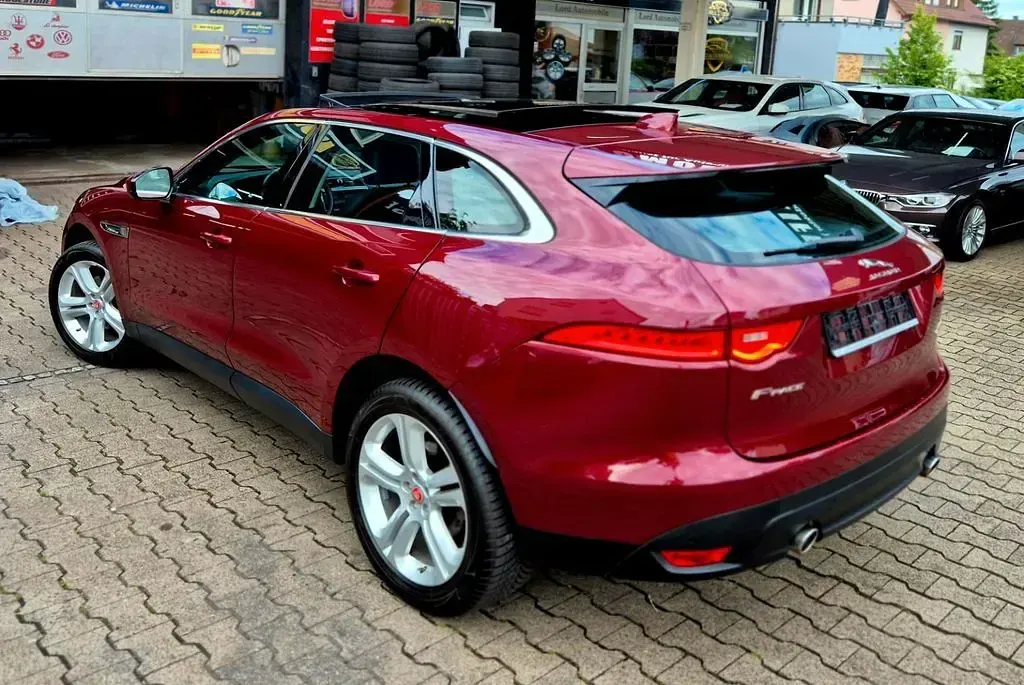 Gebraucht Jaguar F-Pace Portfolio 300 PS (220 kW) 2016 Odyssey red SUV