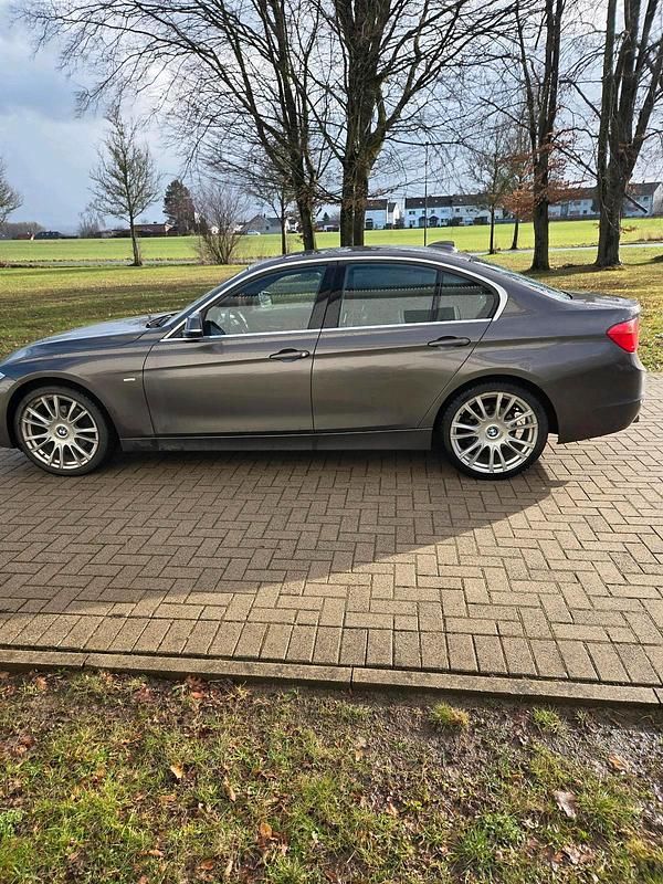 Gebraucht BMW 320 Luxury Line 186 PS (136 kW) 2013 Braun Limousine