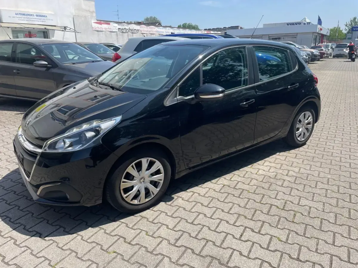 Gebraucht Peugeot 208 Active 99 PS (72 kW) 2016 Schwarz Kleinwagen