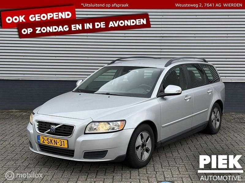 Grau Gebraucht 2010 Volvo V50 Kombi | 1.799 € (Guter Preis) - Bild 1/4