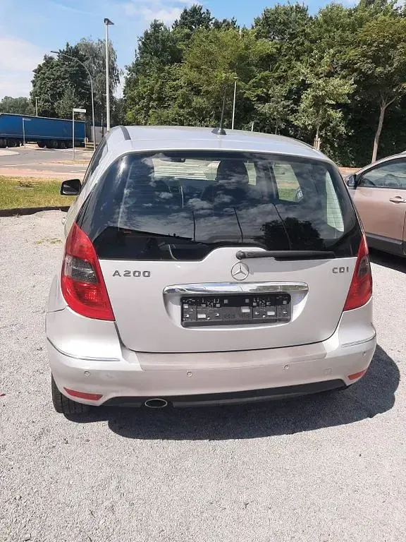 Gebraucht Mercedes A200 140 PS (102 kW) 2011 Silber Kleinwagen
