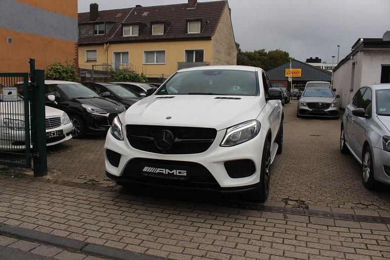 Polarweiss Gebraucht 2017 Mercedes GLE350 AMG line Coupé | 42.850 € (Fairer Preis) - Bild 1/4