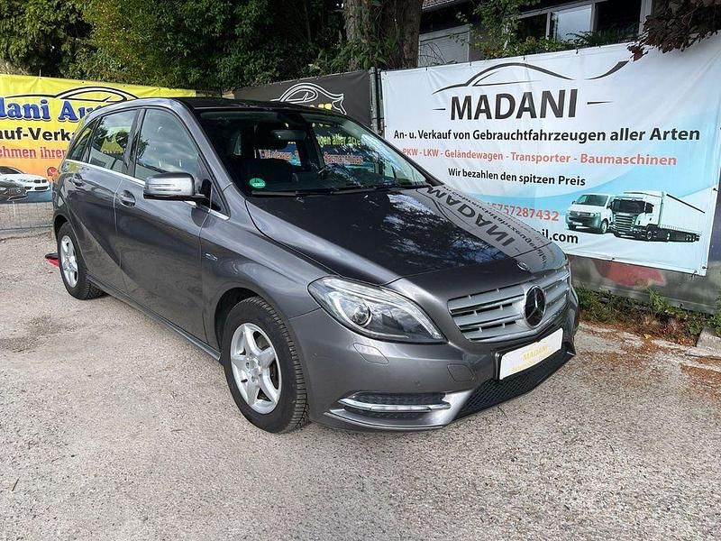 Grau Gebraucht 2011 Mercedes B180 Edition 1 Van / Kleinbus | 8.900 € (Fairer Preis) - Bild 1/4