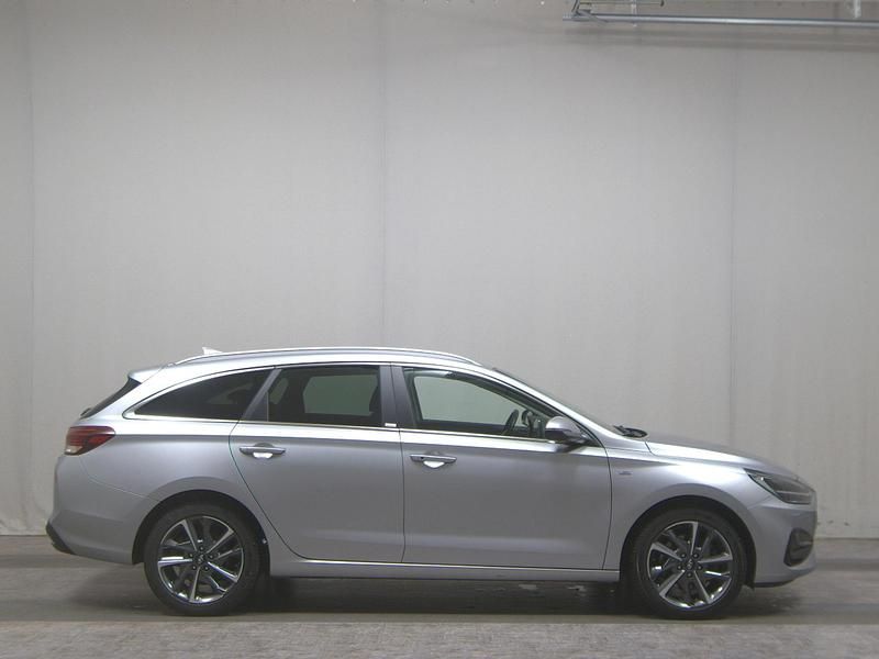 Silber Gebraucht 2021 Hyundai i30 Prime Kombi | 16.980 € (Guter Preis) - Bild 1/4