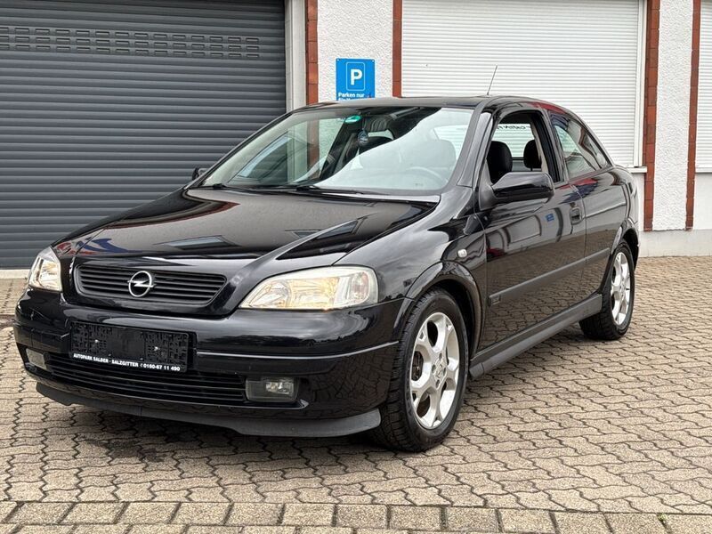 Schwarz Gebraucht 2002 Opel Astra Limousine | 2.990 € (Teuer) - Bild 1/2
