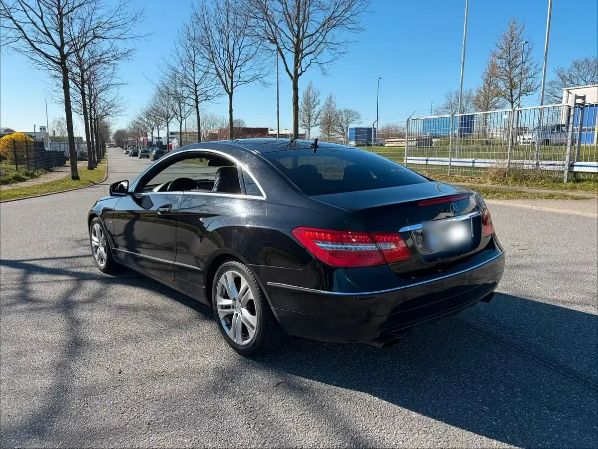 Gebraucht Mercedes E350 231 PS (169 kW) 2010 Schwarz Coupé