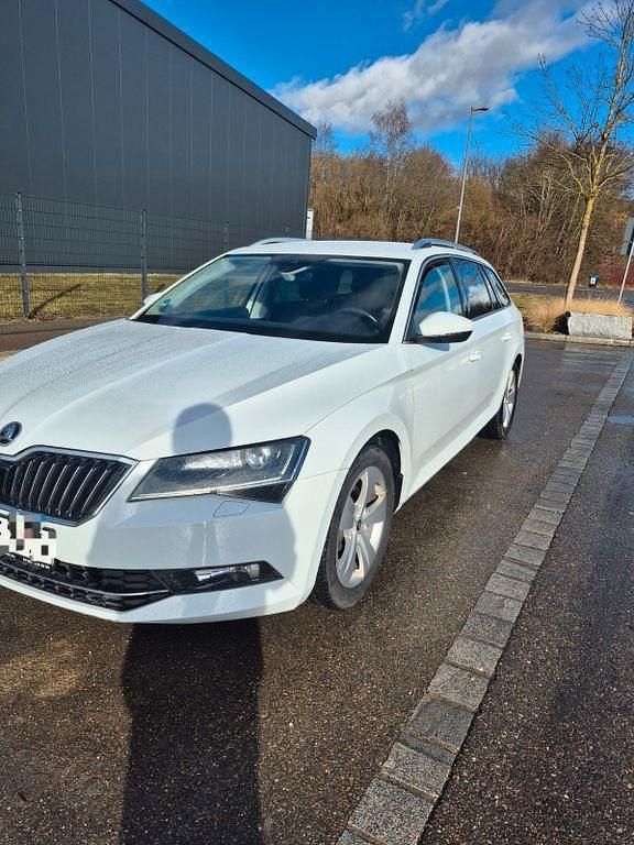 Gebraucht Skoda Superb Style 150 PS (110 kW) 2017 Weiß Kombi