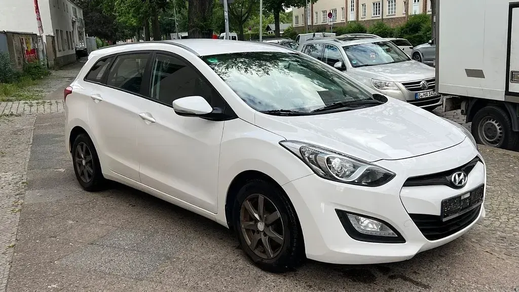 Gebraucht Hyundai i30 Trend 90 PS (66 kW) 2013 Weiß Kombi