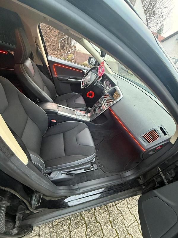 Gebraucht Volvo XC60 163 PS (119 kW) 2012 Schwarz SUV