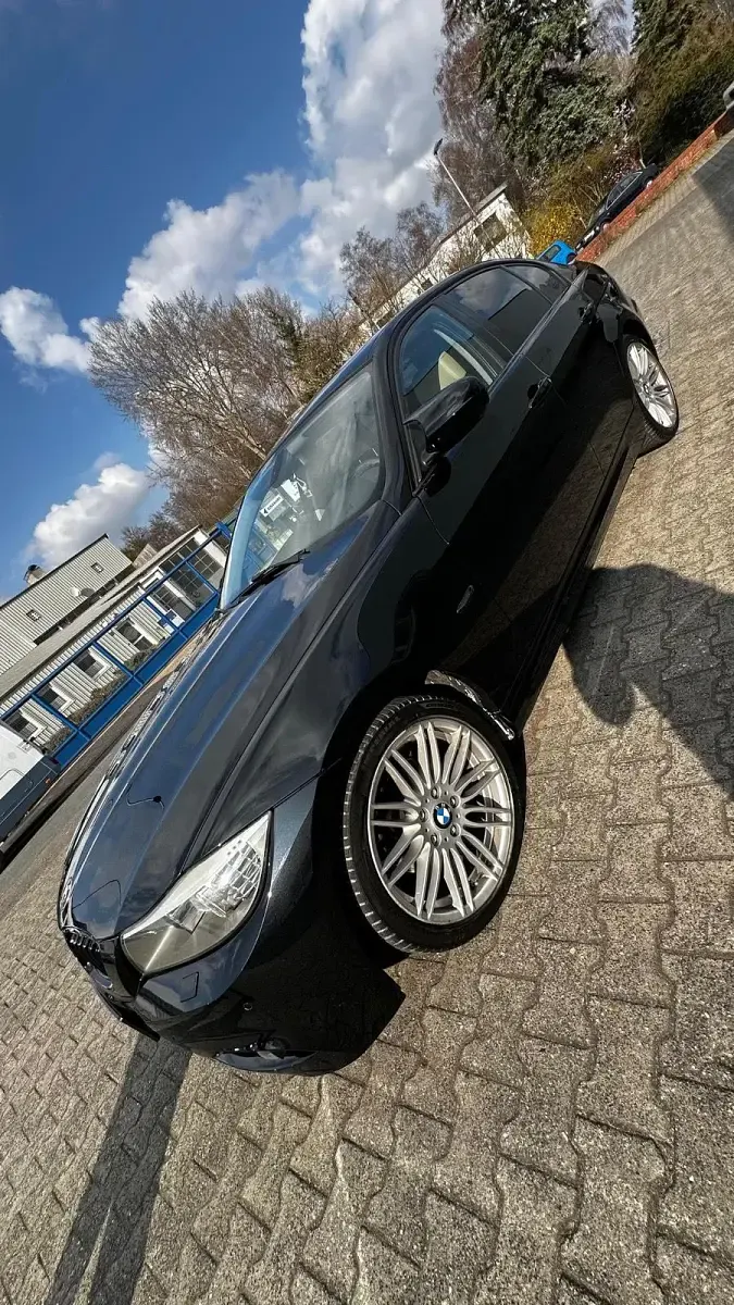 Gebraucht BMW 320 2010 Schwarz Limousine