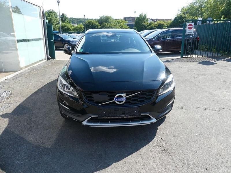 Gebraucht Volvo V60 CC Momentum 150 PS (110 kW) 2016 Schwarz Kombi
