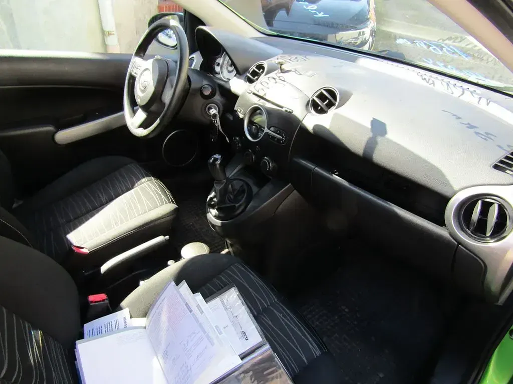 Gebraucht Mazda 2 Independence 86 PS (63 kW) 2009 Grün Kleinwagen