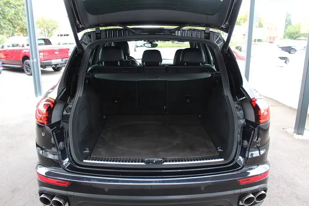 Gebraucht Porsche Cayenne 385 PS (283 kW) 2015 Tiefschwarzmetallic SUV