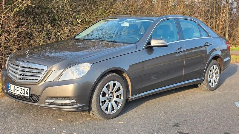 Gebraucht Mercedes E220 170 PS (125 kW) 2012 Silber Limousine