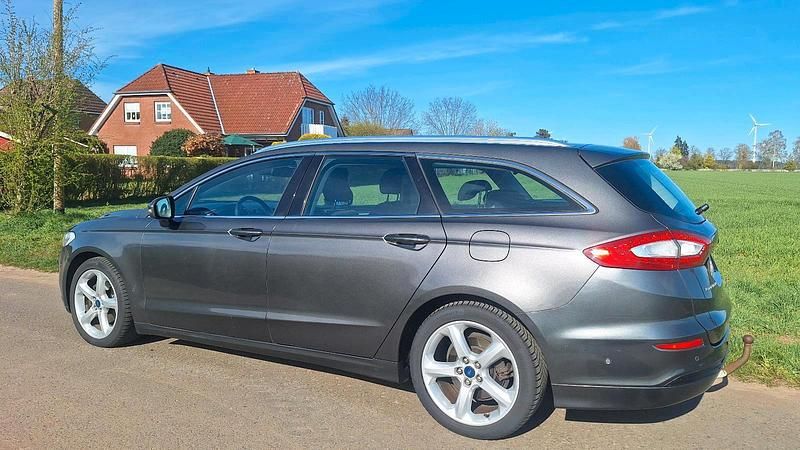 Gebraucht Ford Mondeo 150 PS (110 kW) 2015 Grau Kombi