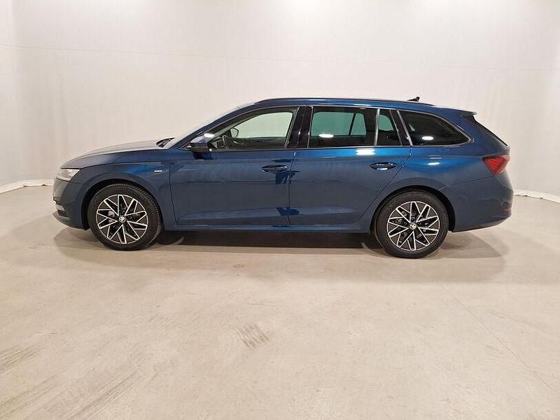 Gebraucht Skoda Octavia Clever 150 PS (110 kW) 2022 Lavablau metallic Limousine