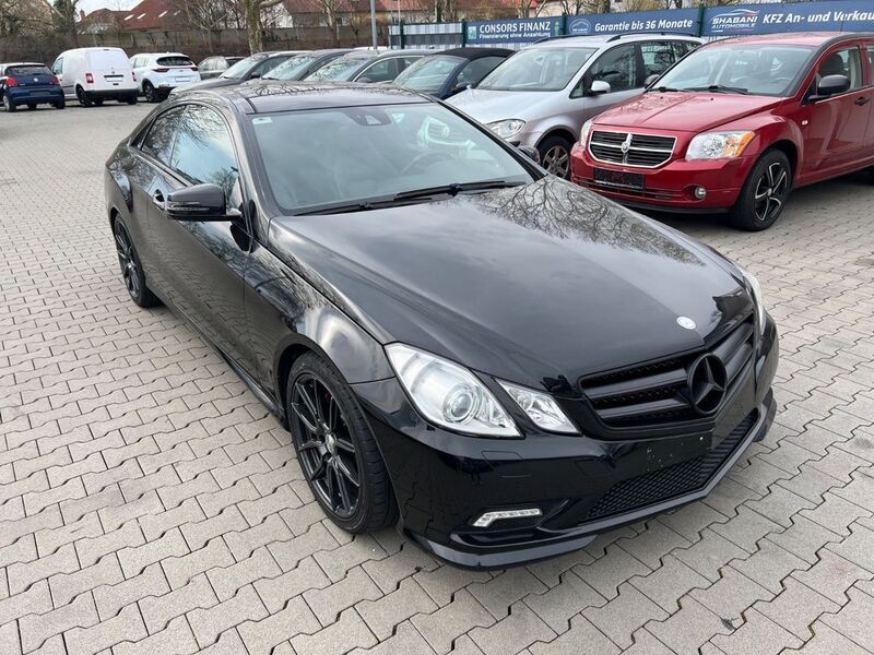 Schwarz Gebraucht 2010 Mercedes E350 AMG line Coupé | 6.499 € - Bild 1/4