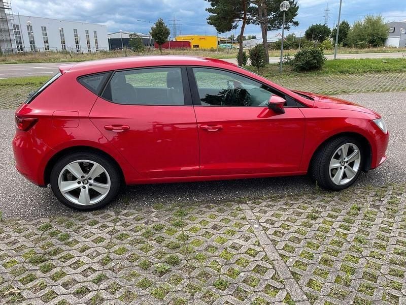 Rot Gebraucht 2013 Seat Leon Style Limousine | 7.500 € (Etwas zu teuer) - Bild 1/4