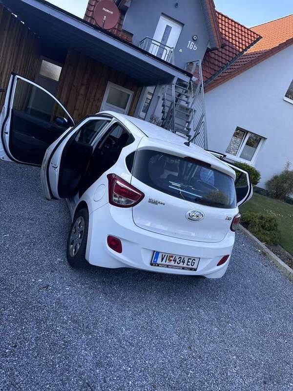 Weiß Gebraucht 2016 Hyundai i10 Kleinwagen | 4.500 € - Bild 1/4