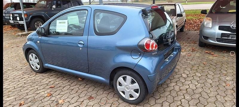 Blau Gebraucht 2009 Toyota Aygo Kleinwagen | 1.700 € (Fairer Preis) - Bild 1/4