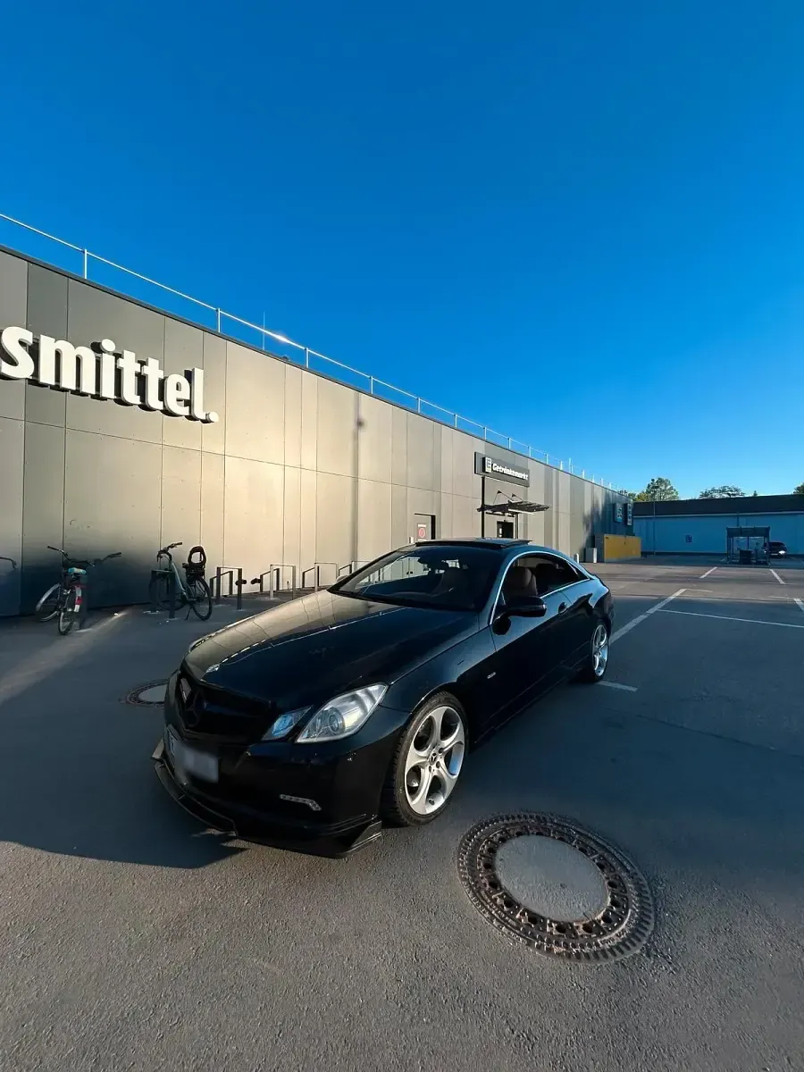 Gebraucht Mercedes E350 AMG line 292 PS (214 kW) 2009 Schwarz Coupé