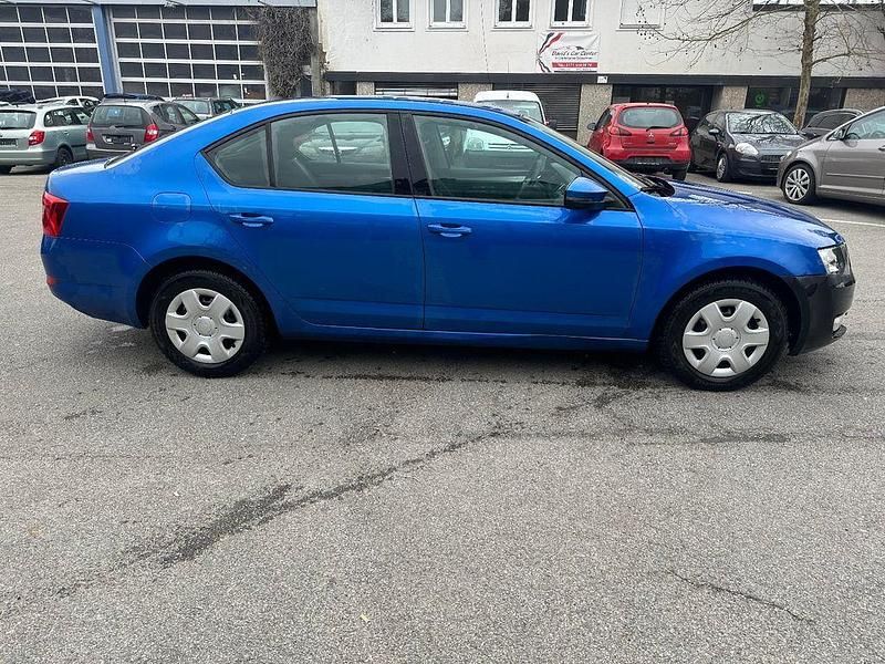 Gebraucht Skoda Octavia Ambition 105 PS (77 kW) 2013 Blau Limousine