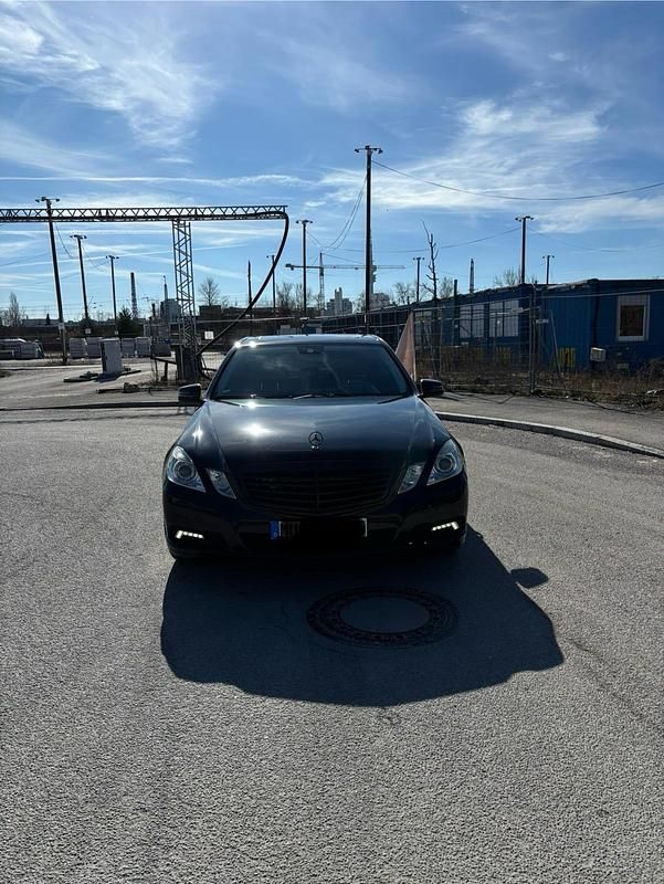 Gebraucht Mercedes E350 292 PS (214 kW) 2010 Schwarz Limousine