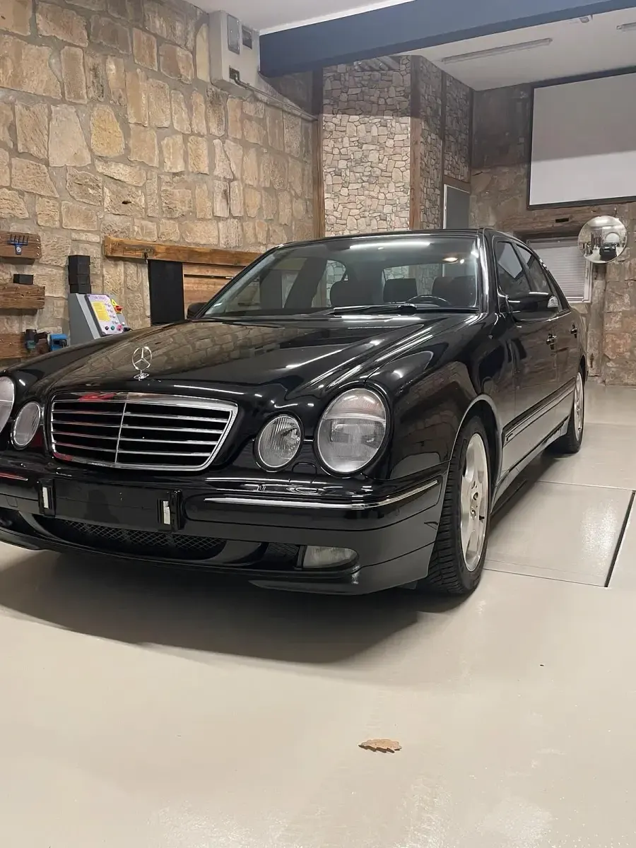 Gebraucht Mercedes E280 204 PS (150 kW) 1999 Schwarz Limousine