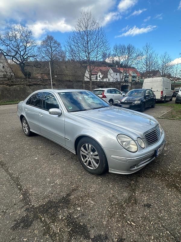Gebraucht Mercedes E220 Avantgarde 150 PS (110 kW) 2005 Silber Limousine