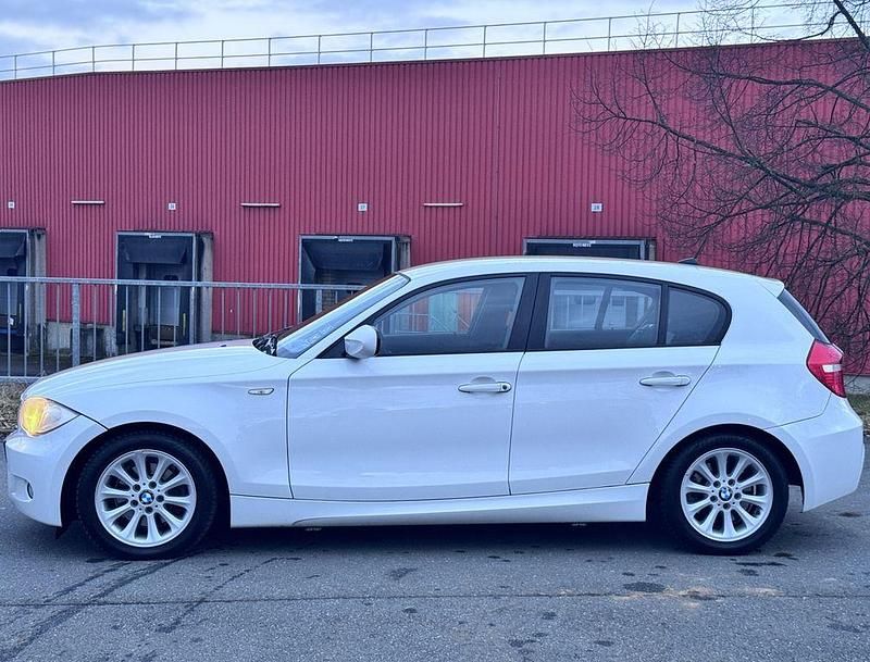 Gebraucht BMW 118 Advantage 143 PS (105 kW) 2011 Weiß Kleinwagen