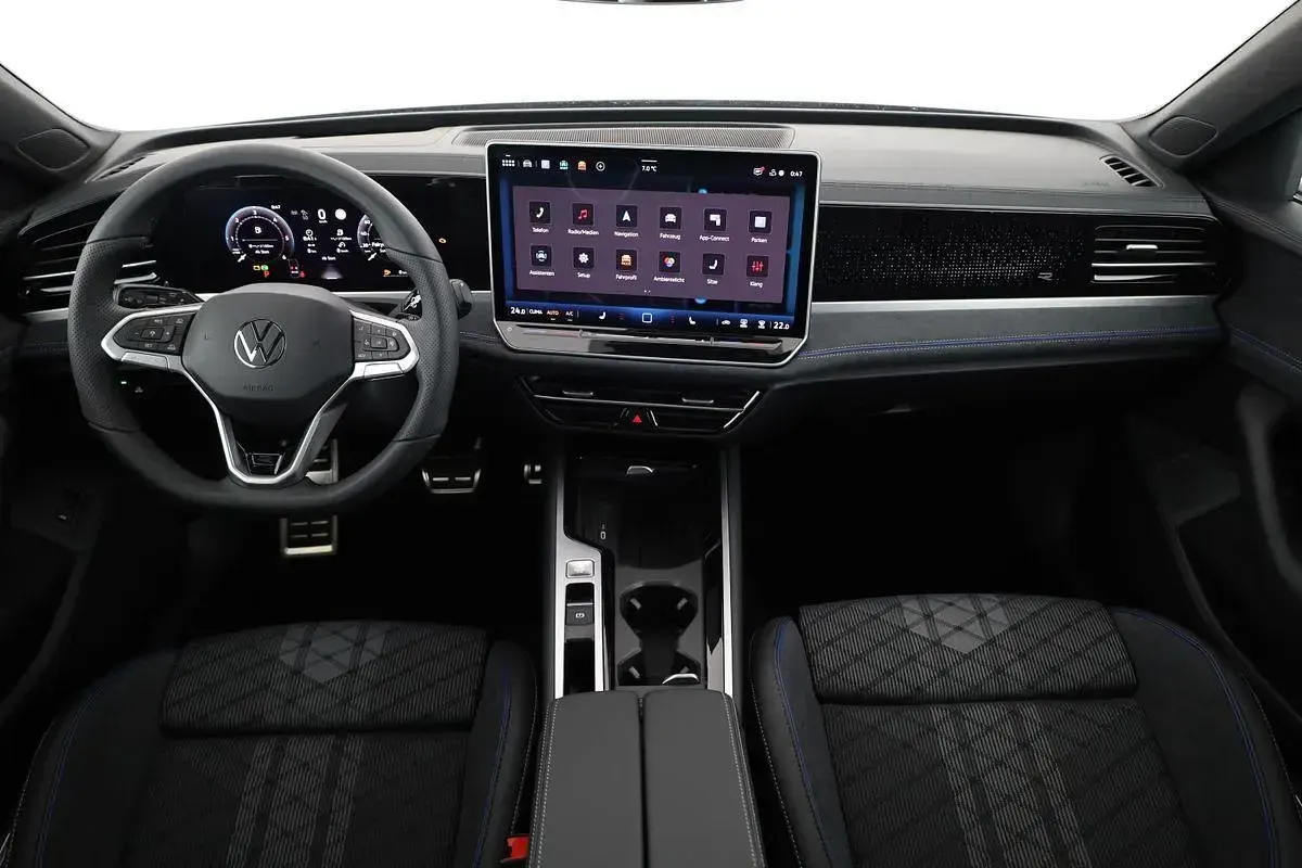 Neu VW Passat R-line 193 PS (141 kW) 2026 Diabasgrau metallic Kombi
