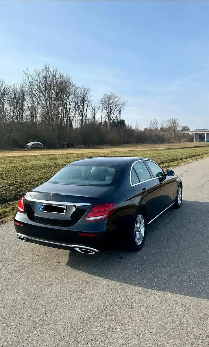 Gebraucht Mercedes E220 194 PS (142 kW) 2017 Schwarz Limousine