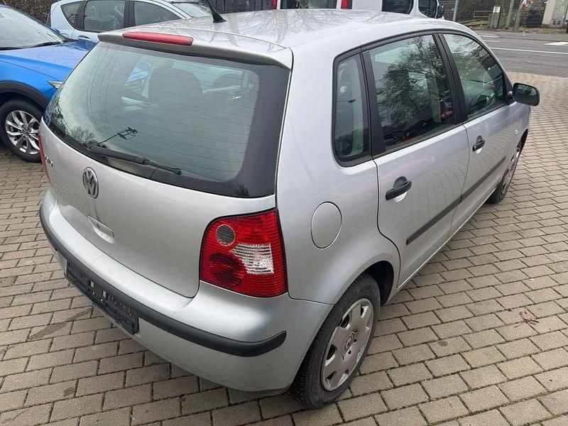 Gebraucht VW Polo Trendline 54 PS (39 kW) 2003 Silber Limousine