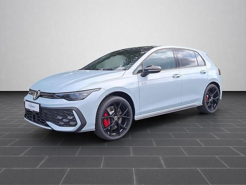 Crystal ice blue metallic / schwarz (metallic) Gebraucht 2025 VW Golf VIII GTI Limousine | 44.450 € (Teuer) - Bild 1/4