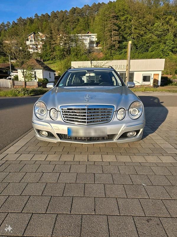 Gebraucht Mercedes E320 Elegance 224 PS (164 kW) 2009 Silber Kombi