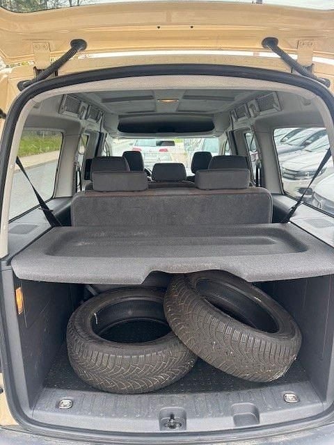 Second-hand VW Caddy Maxi 109 CP (80 kW) 2011 Bej Monovolum