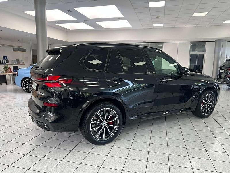 Gebraucht BMW X5 M 530 PS (389 kW) 2024 Black sapphire SUV