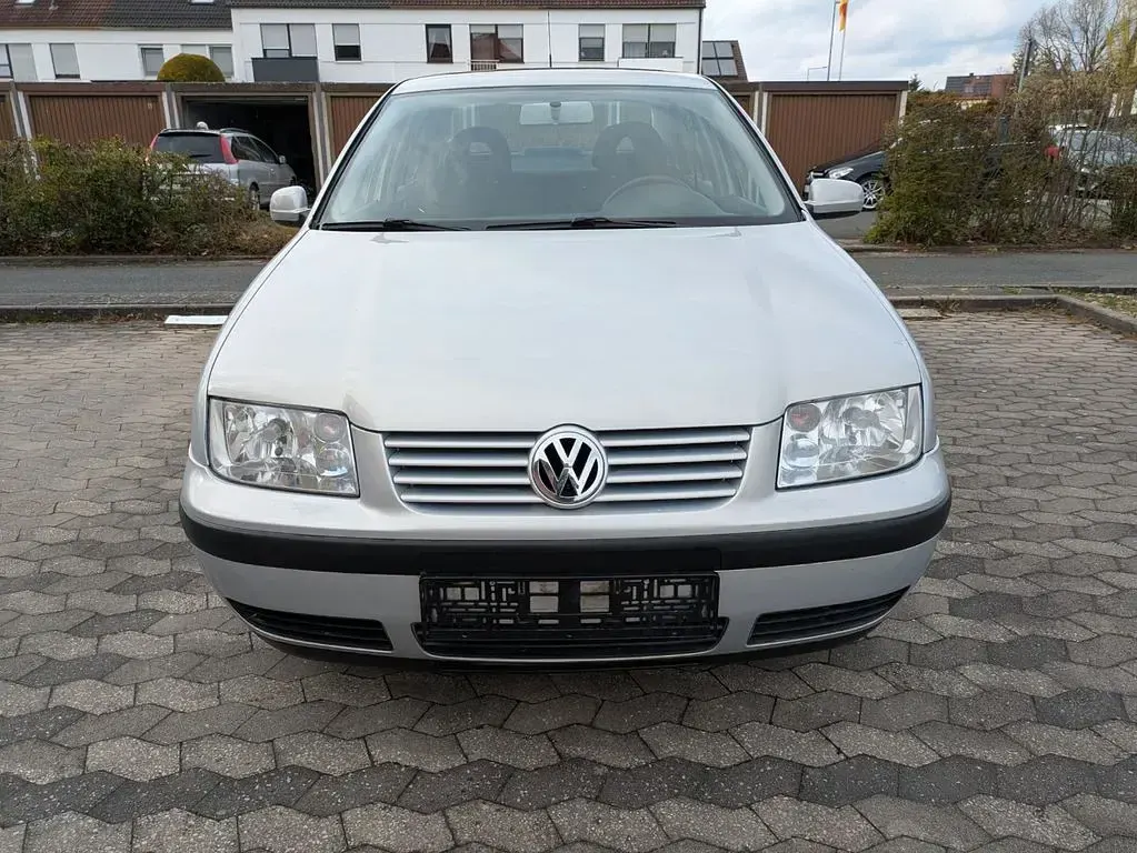 Occasion VW Bora Trendline 75 ch (55 kW) 2001 Argent Berline