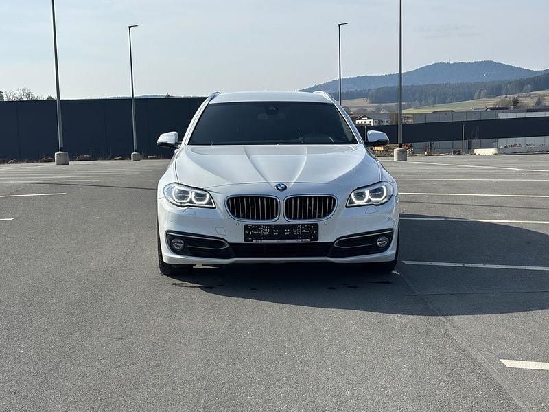 Gebraucht BMW 520 Sport Line 190 PS (139 kW) 2017 Weiß Limousine