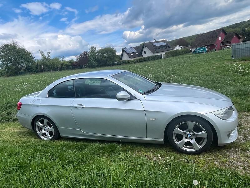 Gebraucht BMW 320 Cabriolet 187 PS (137 kW) 2011 Silber Cabrio
