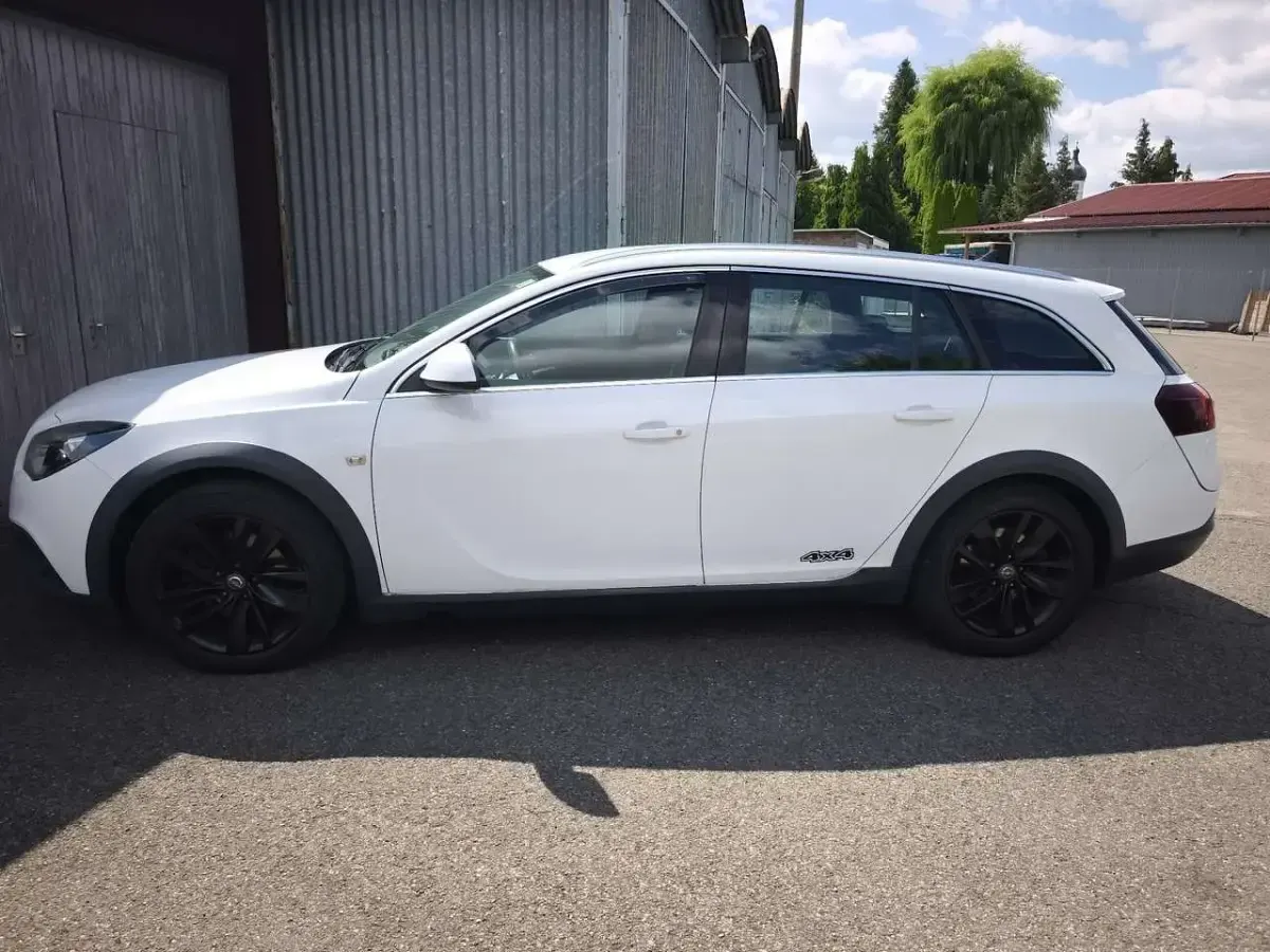 Gebraucht Opel Insignia 163 PS (119 kW) 2014 Weiß Kombi