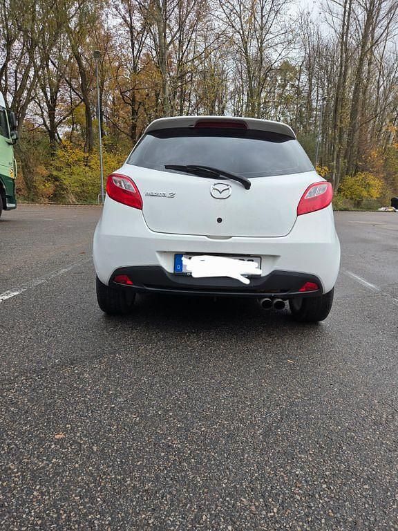 Weiß Gebraucht 2009 Mazda 2 Limousine | 1.500 € (Guter Preis) - Bild 1/4