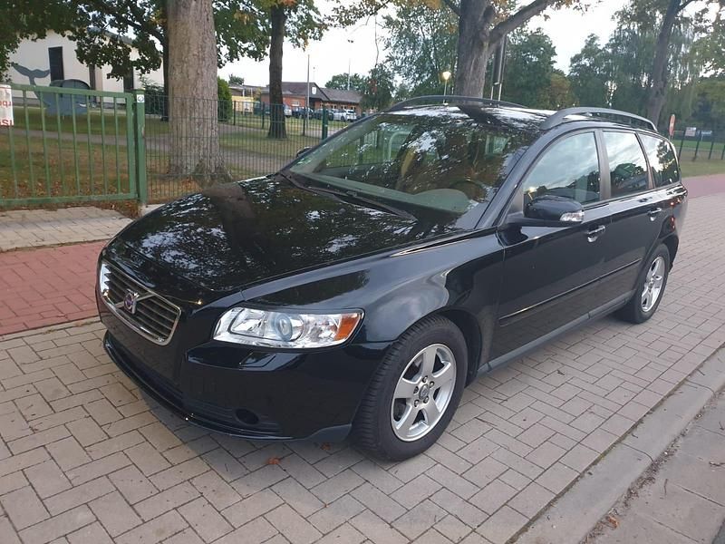 Schwarz Gebraucht 2009 Volvo V50 Kinetic Kombi | 2.100 € (Guter Preis) - Bild 1/4
