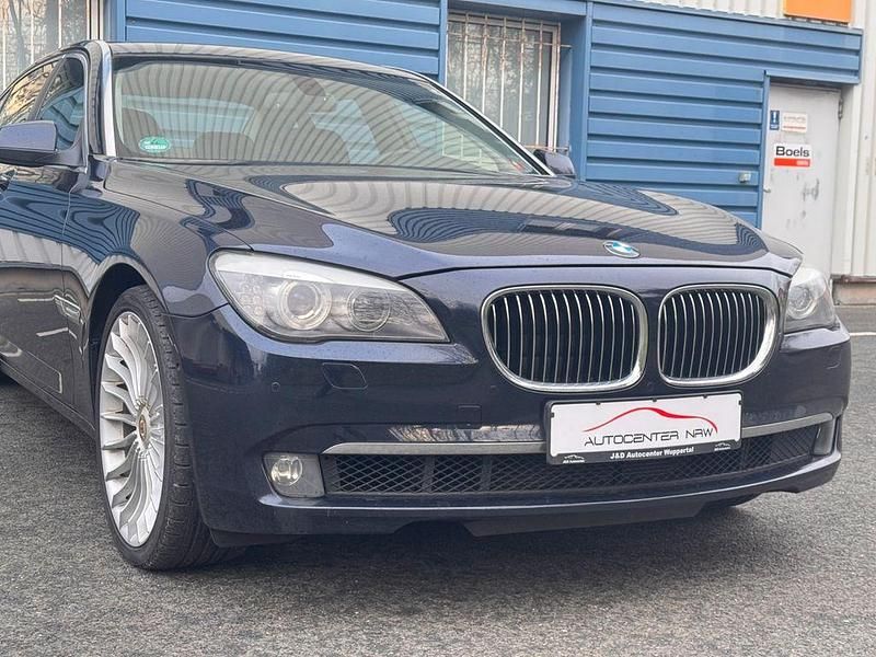Gebraucht BMW 740L 326 PS (239 kW) 2008 Blau Limousine