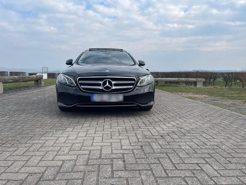 Gebraucht Mercedes E220 194 PS (142 kW) 2017 Schwarz Kombi