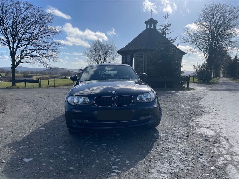 Schwarz Gebraucht 2010 BMW 116 Kleinwagen | 5.000 € (Teuer) - Bild 1/4