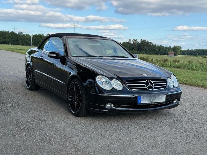 Schwarz Gebraucht 2004 Mercedes CLK320 Avantgarde Cabrio | 9.200 € (Etwas zu teuer) - Bild 1/4