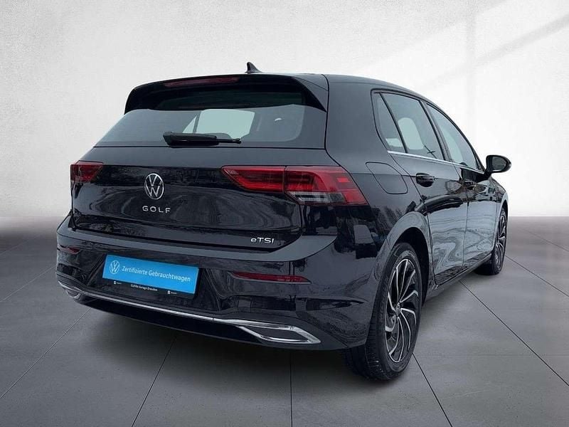 Gebraucht VW Golf VII Style 150 PS (110 kW) 2021 Deep black perleffekt Kleinwagen