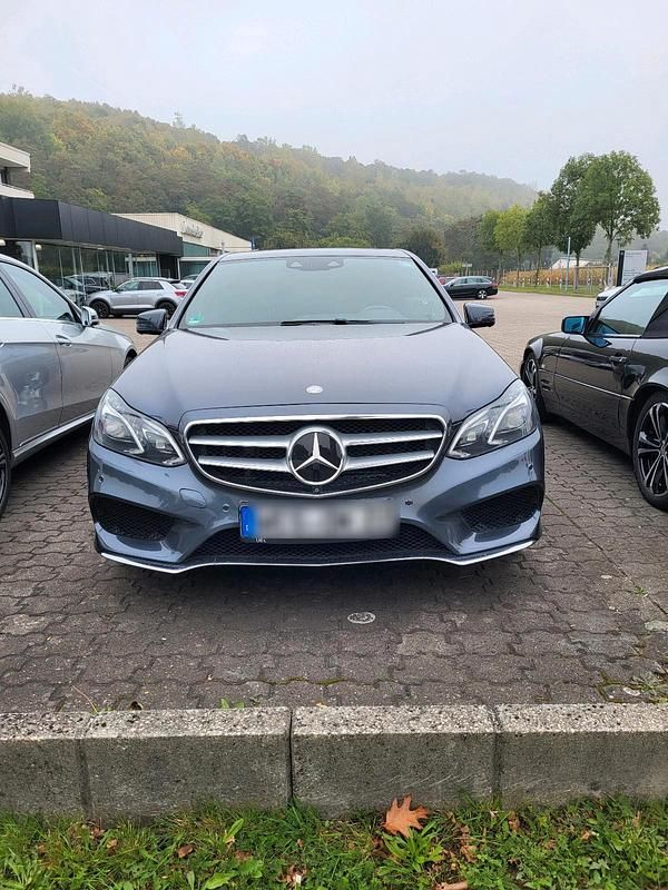 Grau Gebraucht 2017 Mercedes E350 Limousine | 23.400 € - Bild 1/4