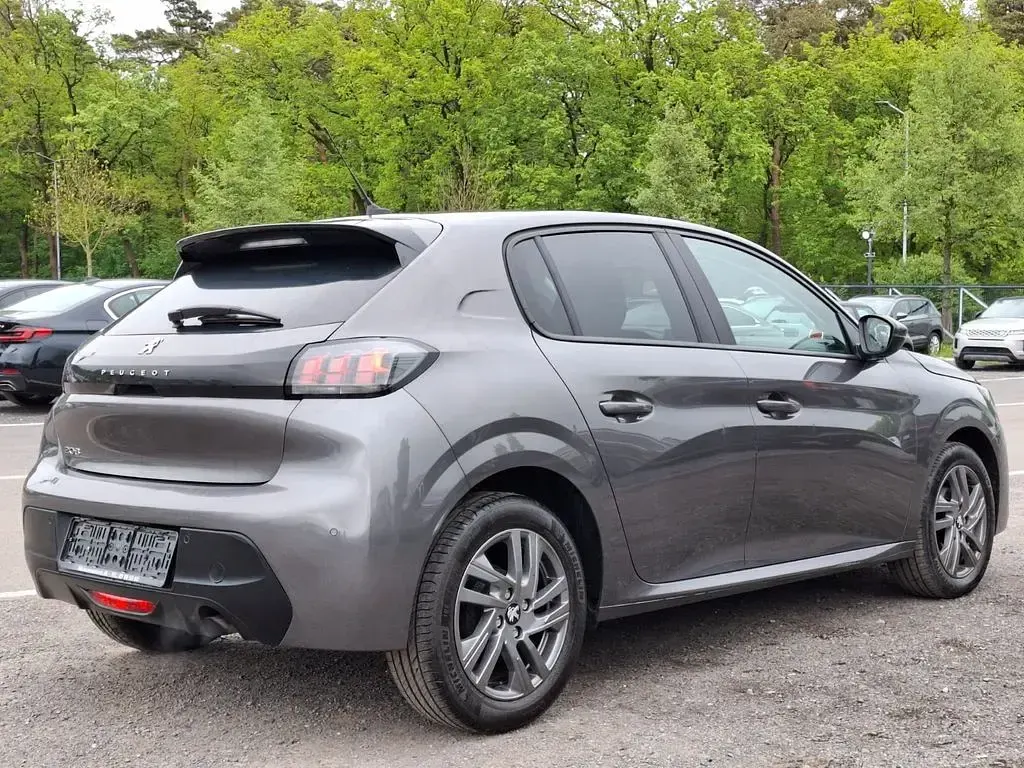 Gebraucht Peugeot 208 Active 75 PS (55 kW) 2021 Grau Kleinwagen